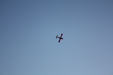 Plane flying high along the wind :)
